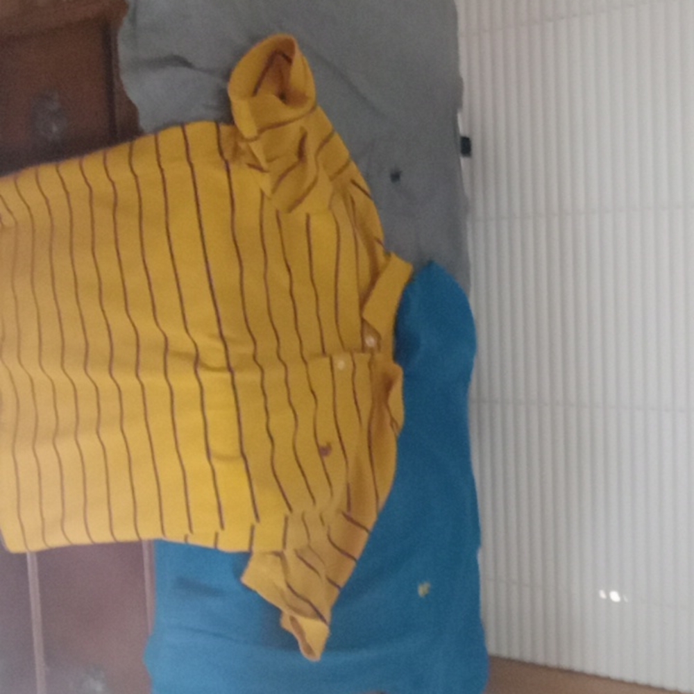 Lot of 4 polo tshirts